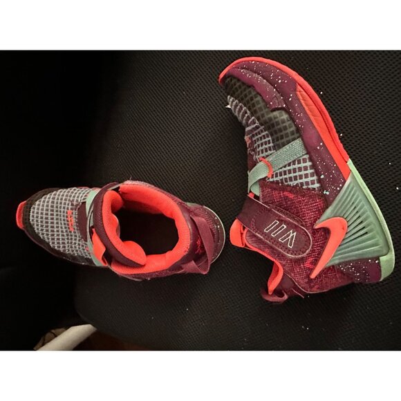 Nike Boys LeBron Witness 7 SE in Night Maroon size 13C - Picture 7 of 7